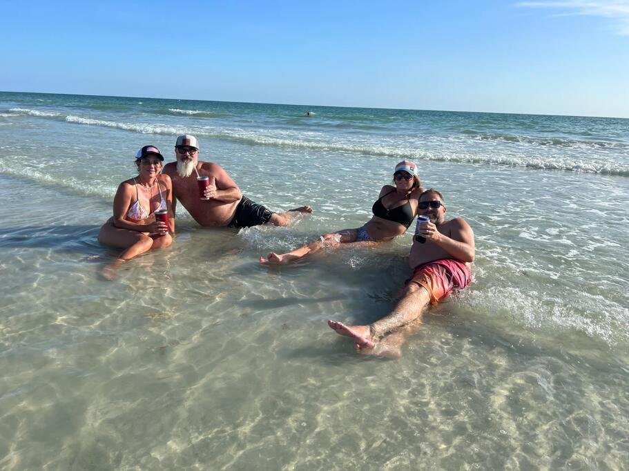 Beachfront Condo On Quiet Treasure Island- 1 Bed St. Pete Beach Bagian luar foto