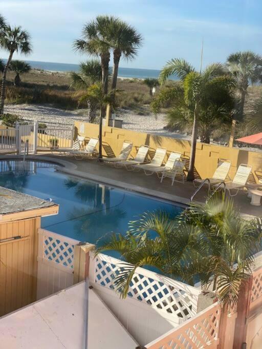 Beachfront Condo On Quiet Treasure Island- 1 Bed St. Pete Beach Bagian luar foto