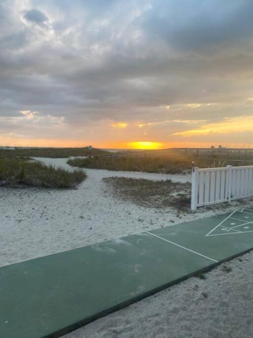 Beachfront Condo On Quiet Treasure Island- 1 Bed St. Pete Beach Bagian luar foto