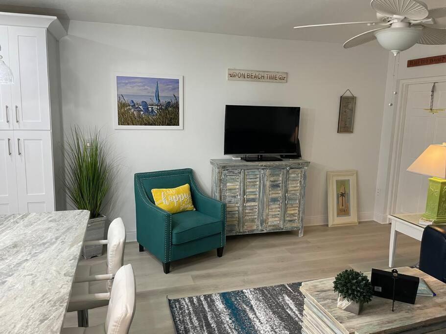 Beachfront Condo On Quiet Treasure Island- 1 Bed St. Pete Beach Bagian luar foto