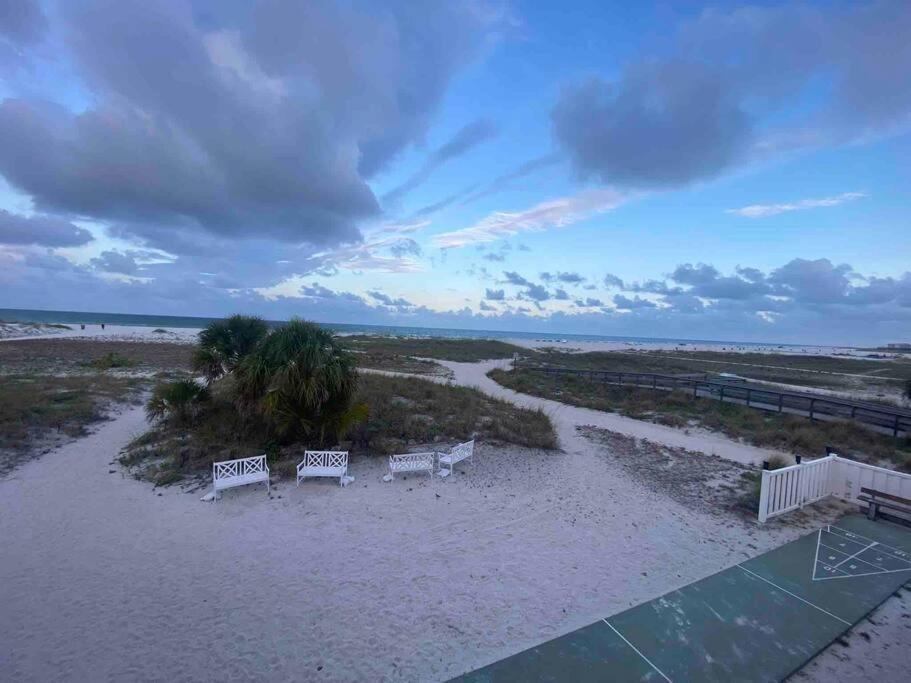 Beachfront Condo On Quiet Treasure Island- 1 Bed St. Pete Beach Bagian luar foto