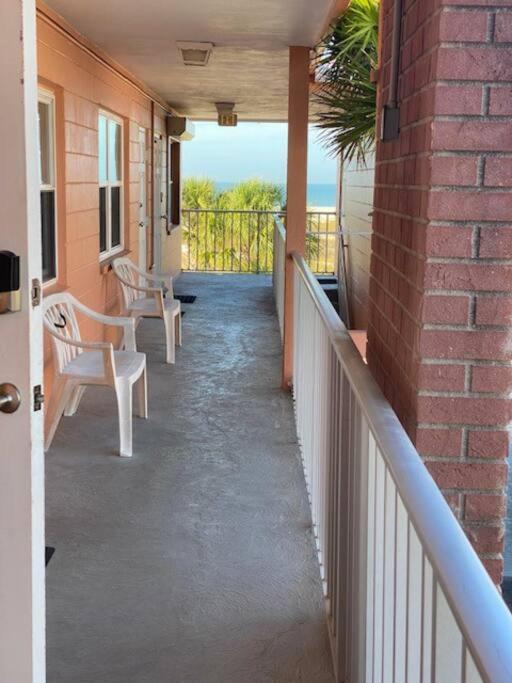 Beachfront Condo On Quiet Treasure Island- 1 Bed St. Pete Beach Bagian luar foto