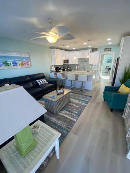 Beachfront Condo On Quiet Treasure Island- 1 Bed St. Pete Beach Bagian luar foto