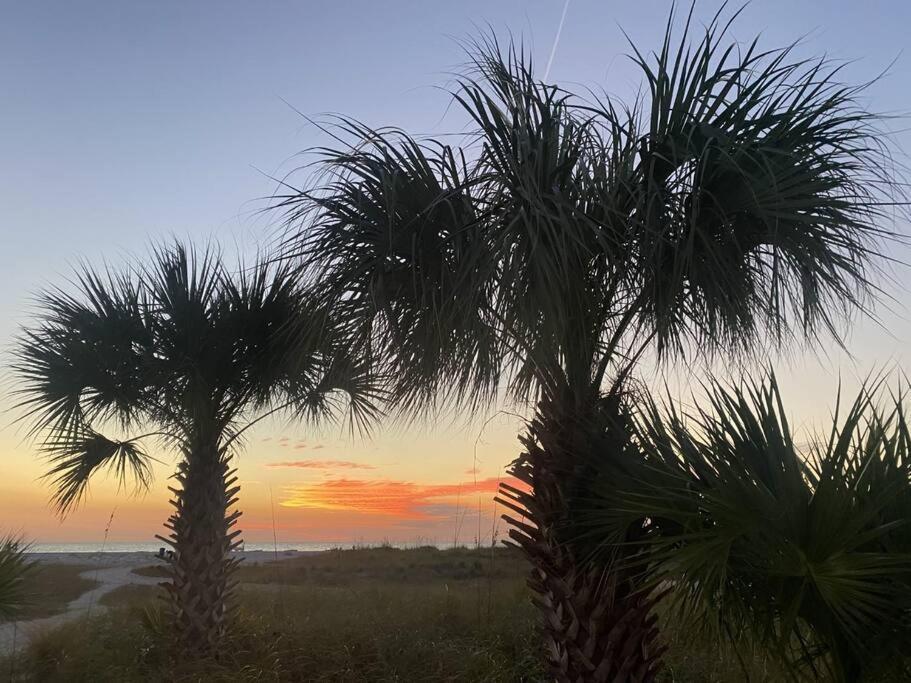 Beachfront Condo On Quiet Treasure Island- 1 Bed St. Pete Beach Bagian luar foto