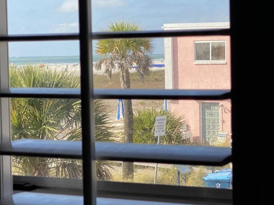 Beachfront Condo On Quiet Treasure Island- 1 Bed St. Pete Beach Bagian luar foto