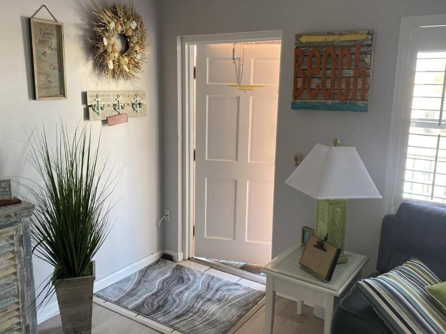 Beachfront Condo On Quiet Treasure Island- 1 Bed St. Pete Beach Bagian luar foto